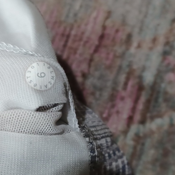 Lululemon Energy Bra - Picture 7 of 7